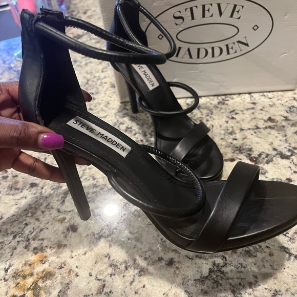 Steve Madden Elegant Black Heels - Picture 2 of 3